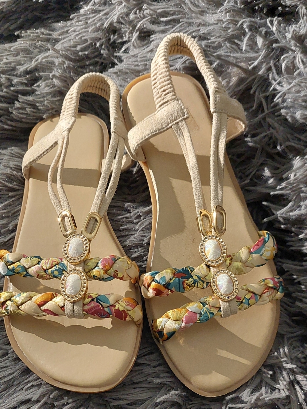 Beige Floral Braided T-Strap Women's Sandals~ SZ 6. NWOT.